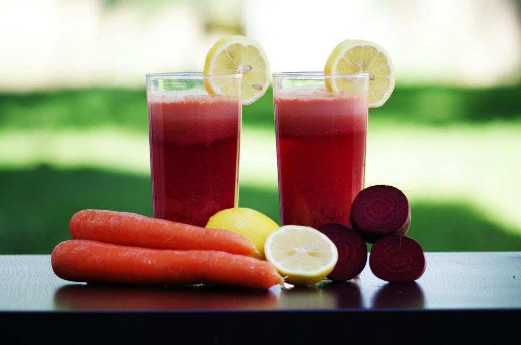 Smoothies aus Obst und Gemüse